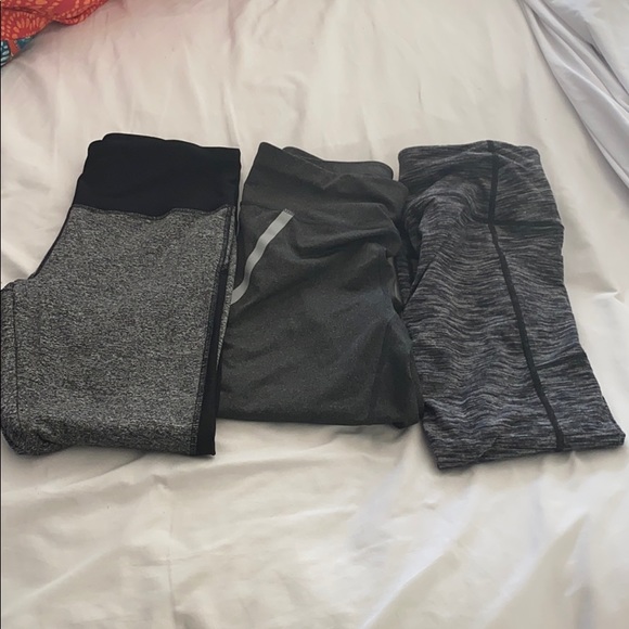 Victoria's Secret Pants - 3 capris victoria secret, fil a, vogo